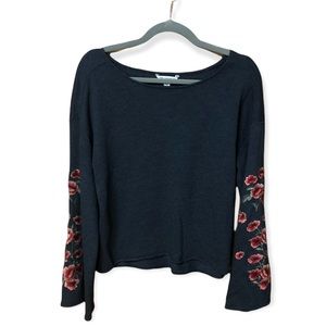 ❄️AMERICAN EAGLE Cropped floral long sleeve top